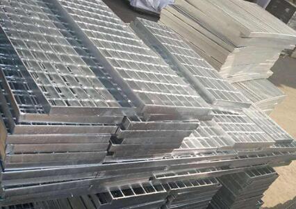 鋼格柵板使用的過程中應(yīng)該注意哪些事項(xiàng)